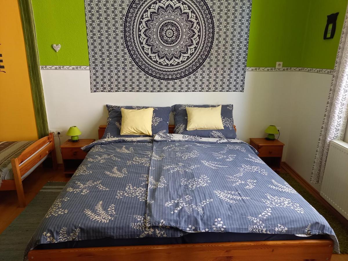 Gabor Vendeghaz Apartment Егер Екстериор снимка