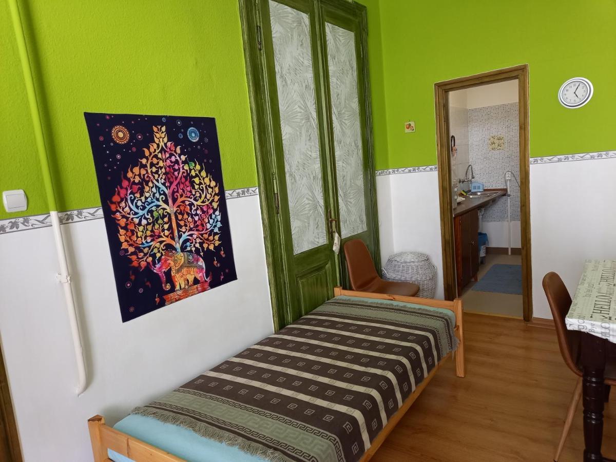 Gabor Vendeghaz Apartment Егер Екстериор снимка