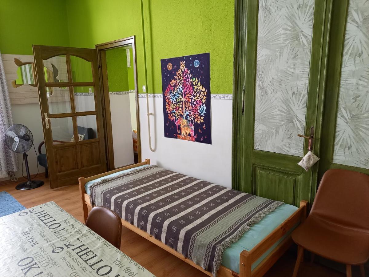Gabor Vendeghaz Apartment Егер Екстериор снимка