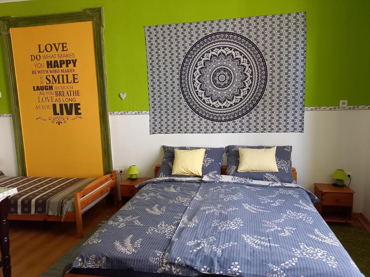 Gabor Vendeghaz Apartment Егер Екстериор снимка