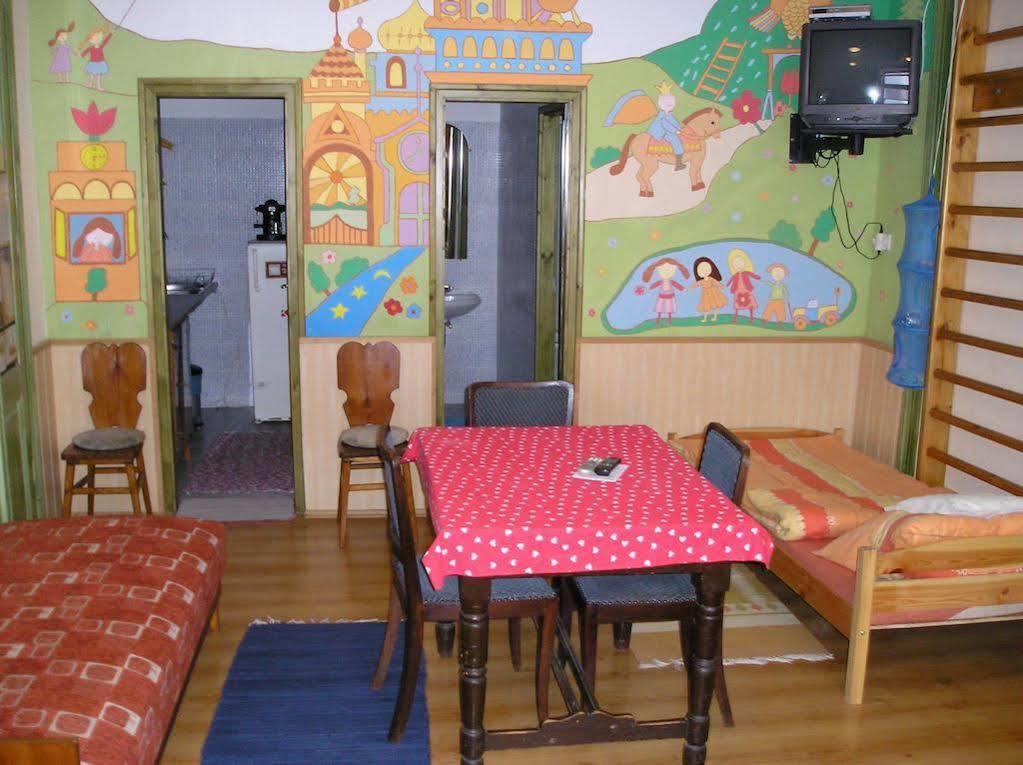 Gabor Vendeghaz Apartment Егер Екстериор снимка